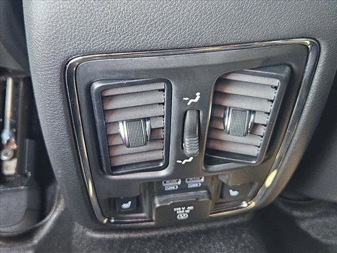 Used 2020 Jeep Grand Cherokee Overland AWD/4WD image 15