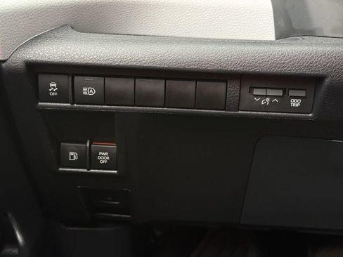 Used 2025 Toyota Sienna XLE w/ XLE Plus Package FWD image 20