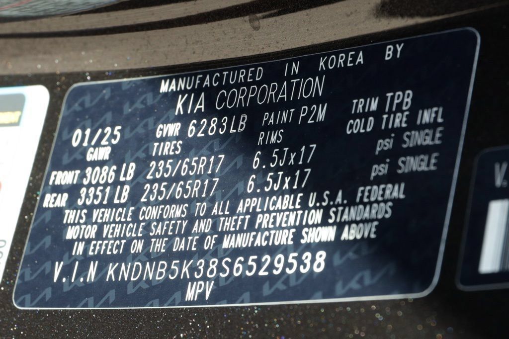 Used 2025 Kia Carnival FWD image 39