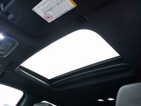 Used 2020 Chevrolet Silverado 3500 High Country w/ Technology Package image 15