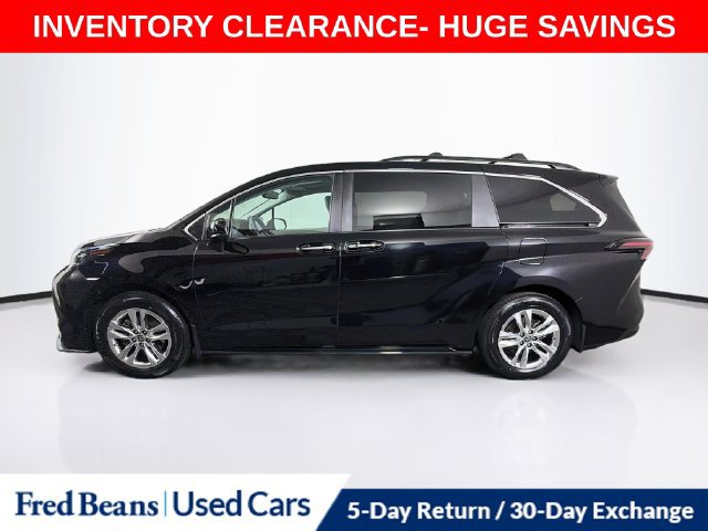 Used 2024 Toyota Sienna XLE w/ XLE Plus Package AWD/4WD image 5