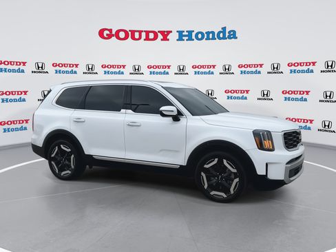 Used 2024 Kia Telluride S w/ S Sunroof Package FWD image 2