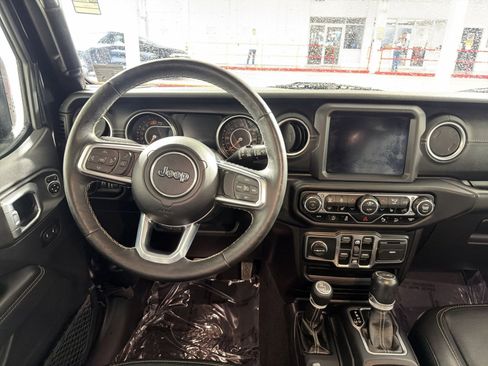 Used 2020 Jeep Wrangler Unlimited Sahara image 16