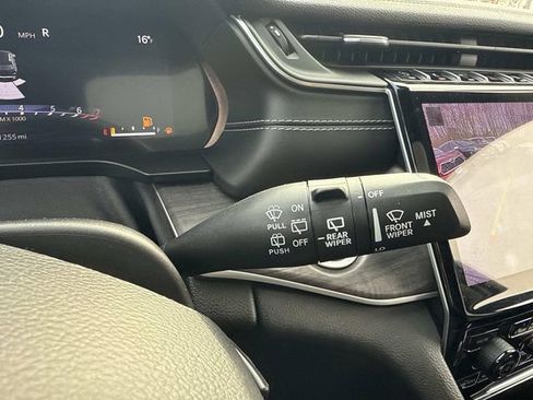 Used 2022 Jeep Grand Cherokee Limited image 35