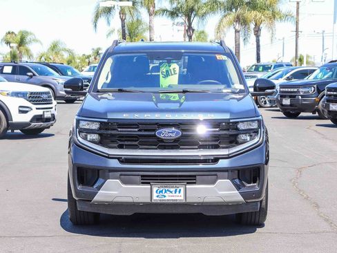 Certified 2025 Ford Expedition Max Platinum AWD/4WD image 2