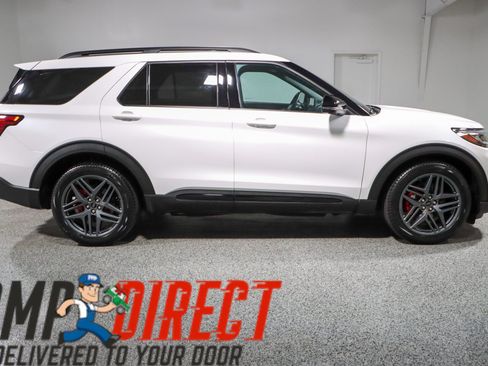 Used 2025 Ford Explorer ST AWD/4WD image 6