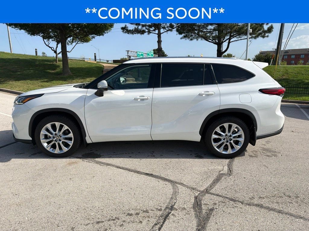 Used 2021 Toyota Highlander Limited AWD/4WD image 12