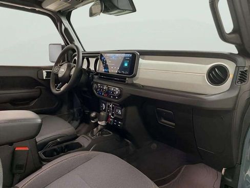 Used 2024 Jeep Wrangler Unlimited image 29