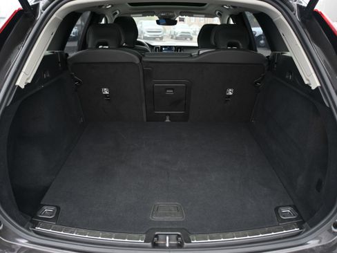 Used 2025 Volvo XC60 B5 Plus image 14