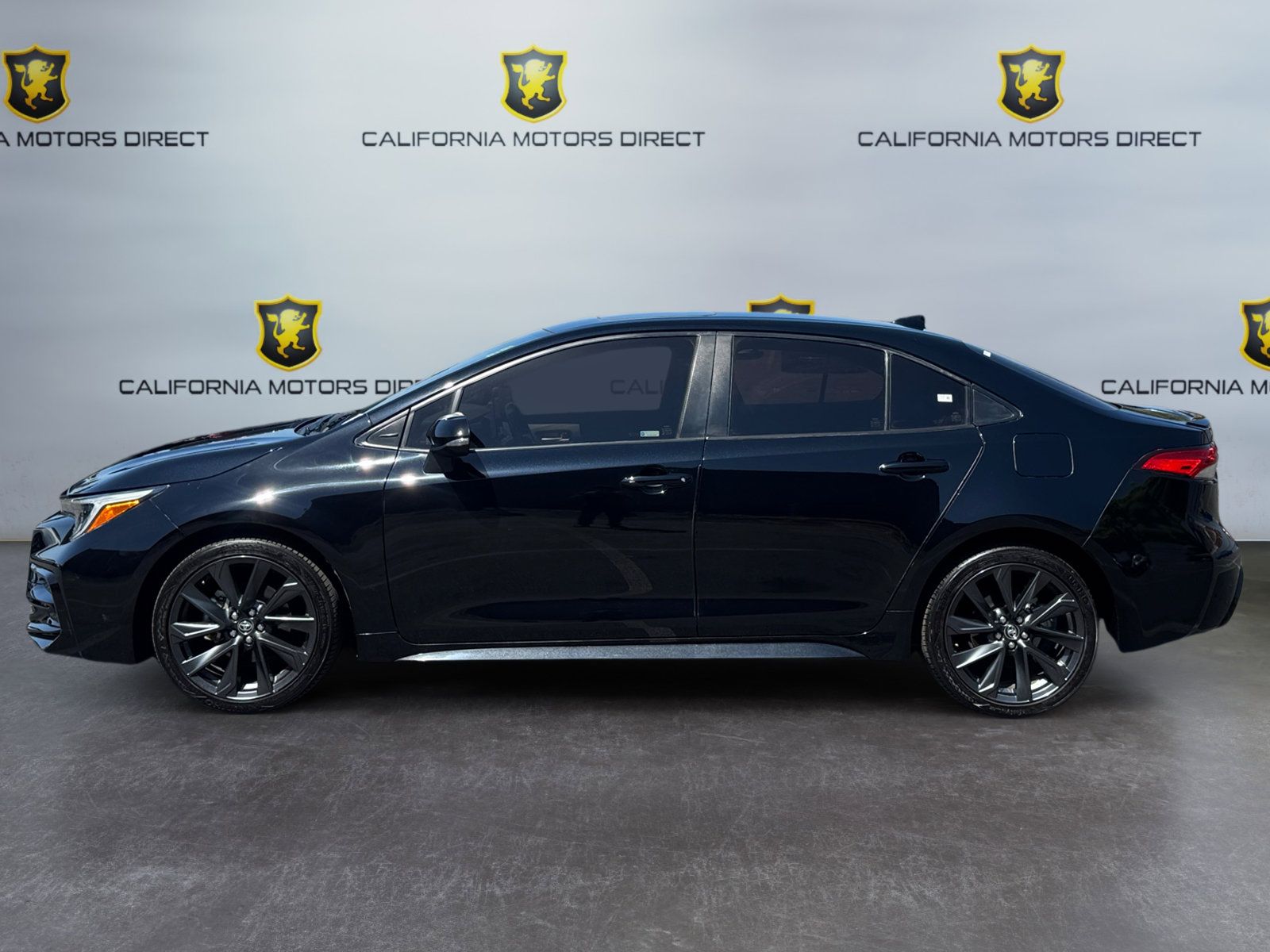 Used 2023 Toyota Corolla SE w/ SE Package FWD image 2