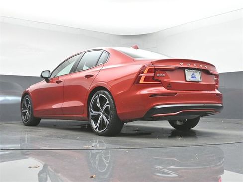 Used 2023 Volvo S60 B5 Plus image 40