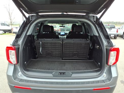Used 2023 Ford Explorer XLT w/ Equipment Group 202A image 10