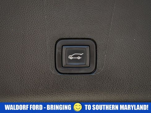 Used 2023 Chevrolet Traverse LT w/ LT Premium Package AWD/4WD image 11