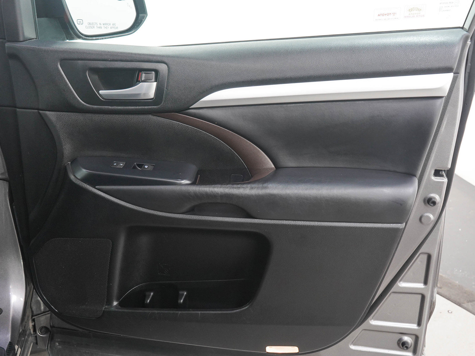 Used 2018 Toyota Highlander XLE AWD/4WD image 12