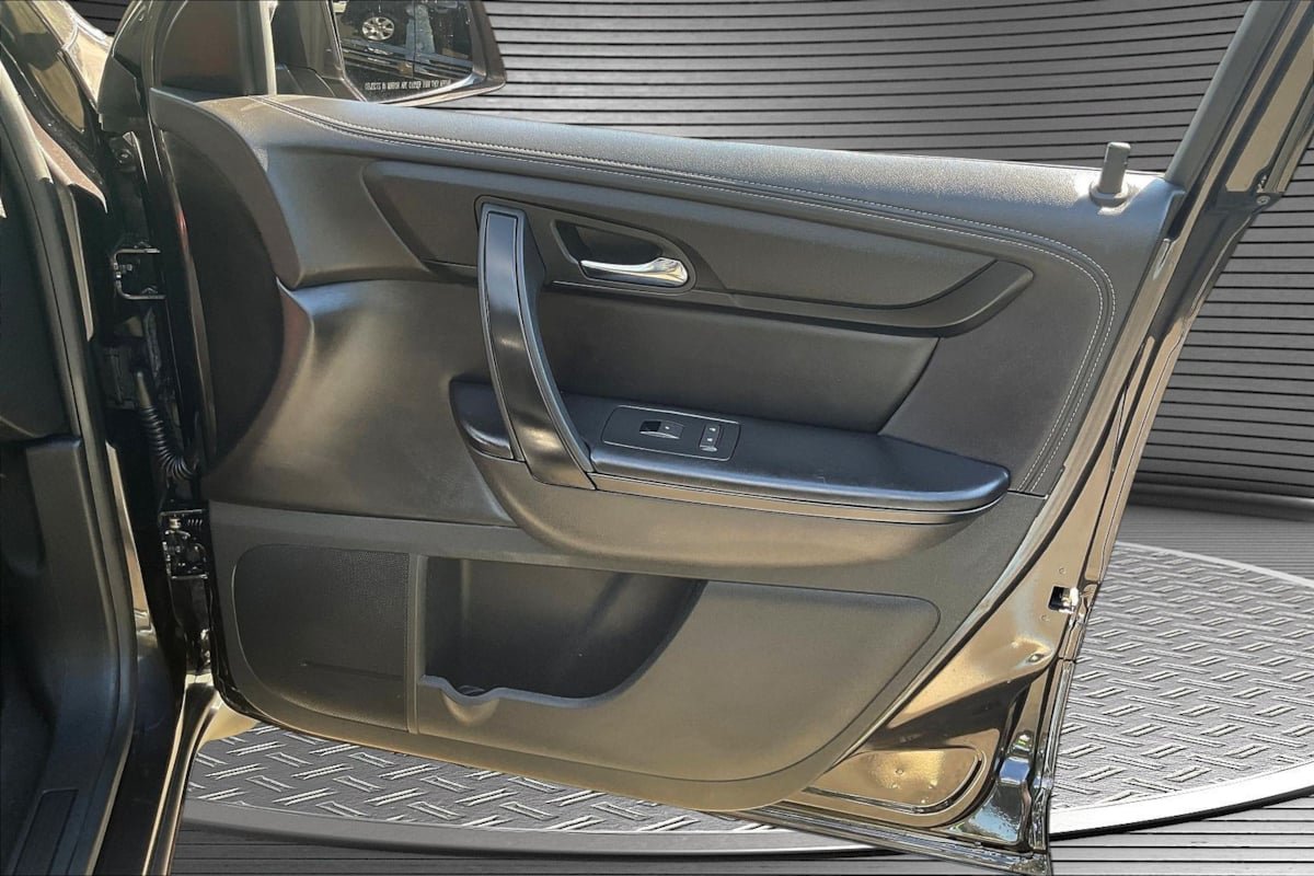 Used 2017 Chevrolet Traverse LT w/ Style and Technology Package AWD/4WD image 29