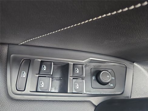 Certified 2024 Volkswagen Tiguan SE image 14