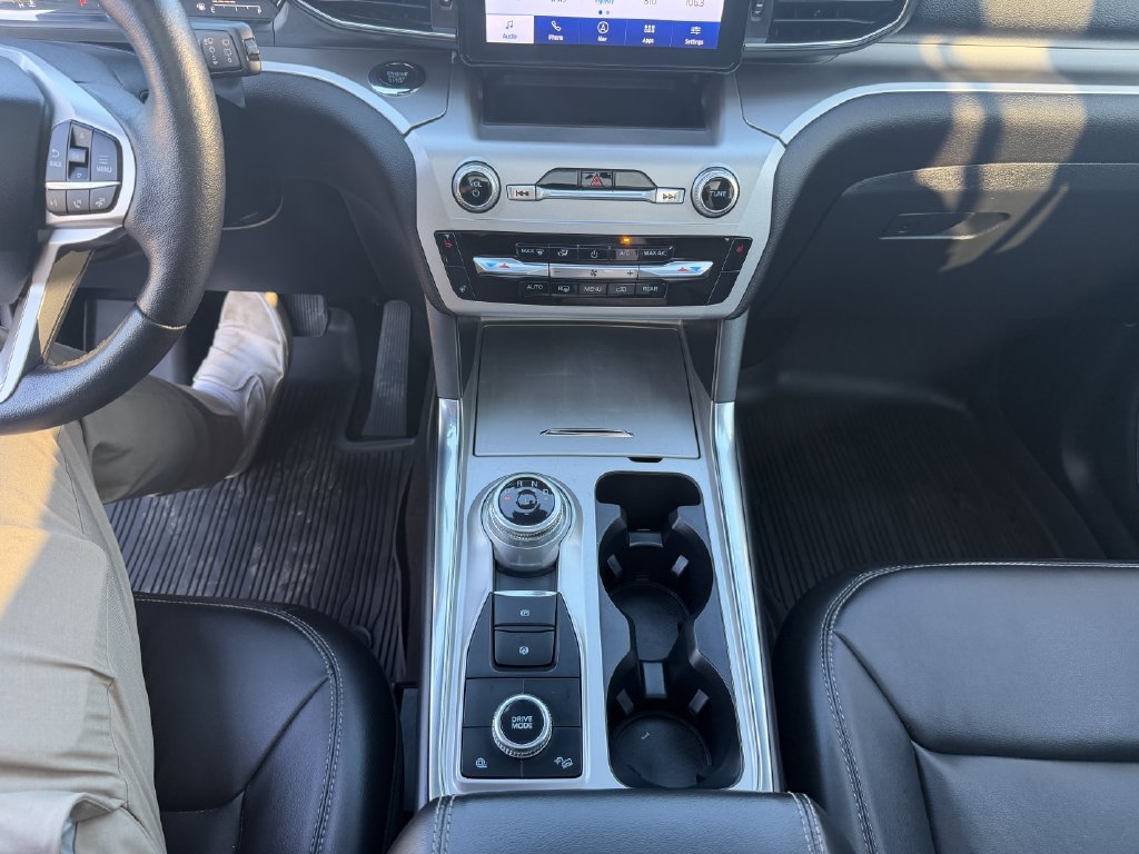 Used 2022 Ford Explorer XLT w/ Equipment Group 202A AWD/4WD image 31