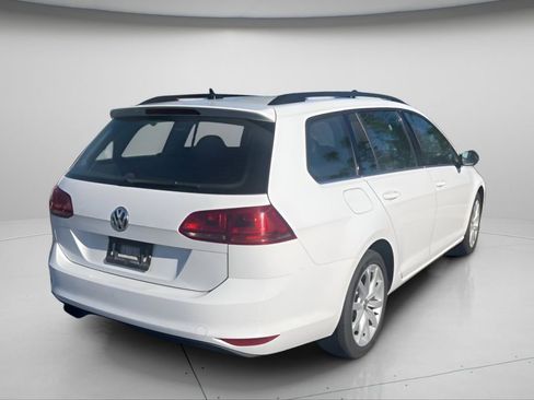 Used 2017 Volkswagen Golf SE image 14
