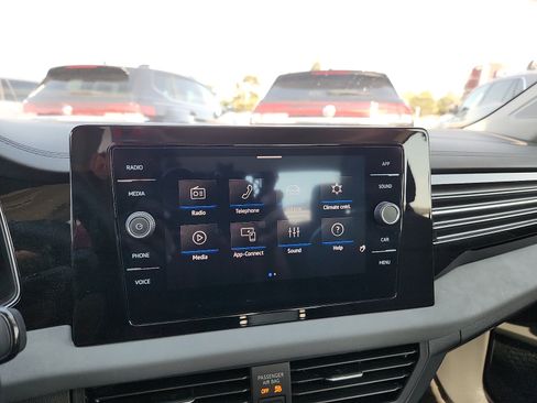 Used 2025 Volkswagen Jetta SE w/ Sunroof Package FWD image 19
