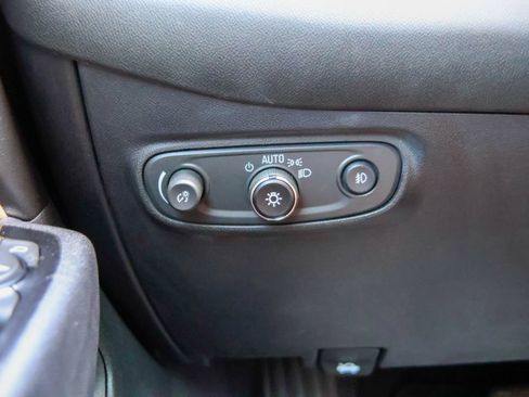 Used 2024 Chevrolet Equinox Premier FWD image 17