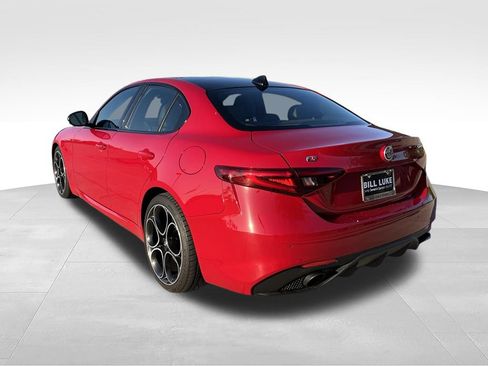 Used 2023 Alfa Romeo Giulia Veloce RWD image 9