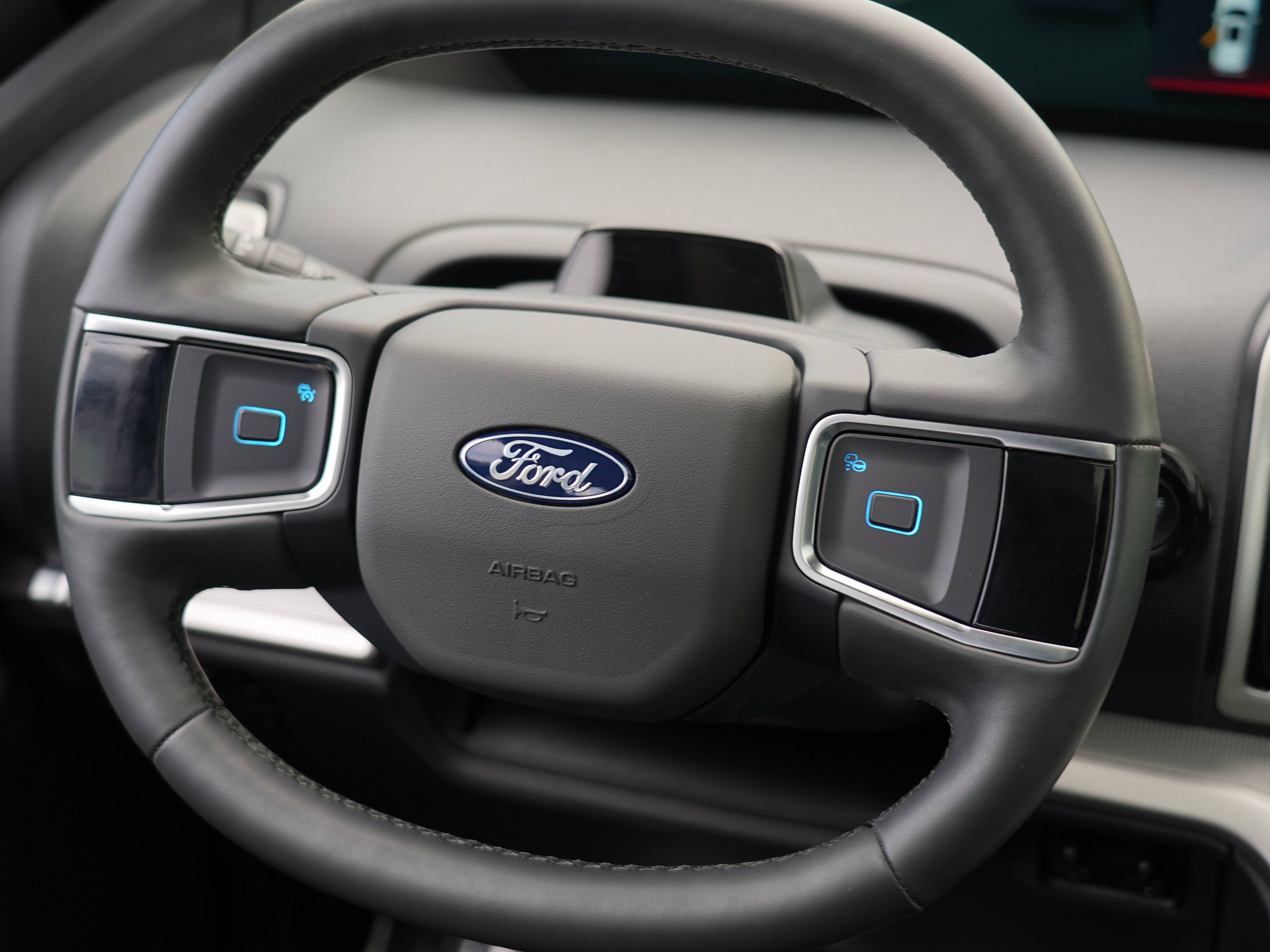 Used 2025 Ford Expedition Active AWD/4WD image 25