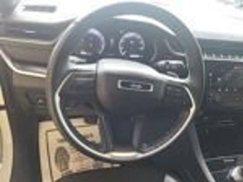 Used 2024 Jeep Grand Cherokee Altitude AWD/4WD image 18