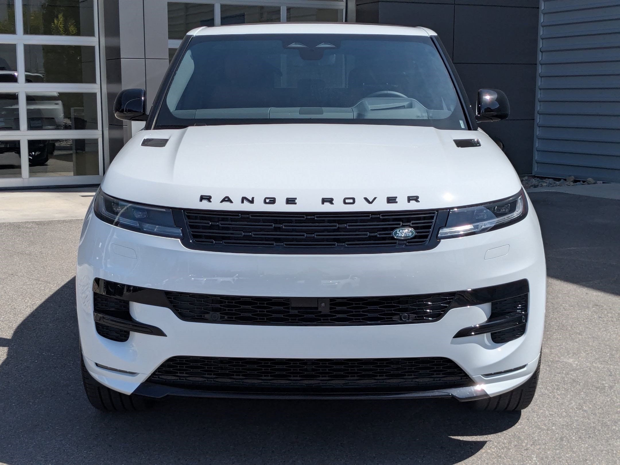 New 2026 Land Rover Range Rover Sport Dynamic SE AWD/4WD image 2