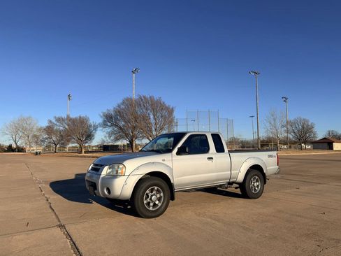 Used 2004 Nissan Frontier XE Desert Runner w/ (VTP) Value Truck Pkg image 3