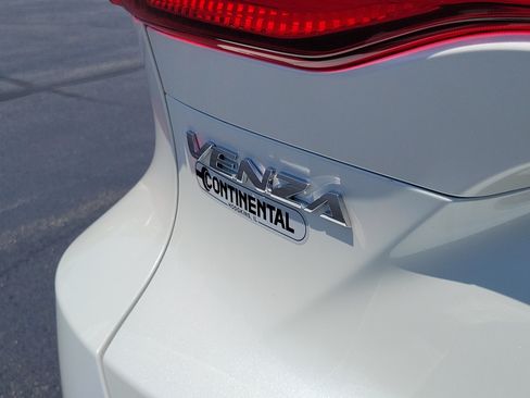 Certified 2022 Toyota Venza XLE AWD/4WD image 9