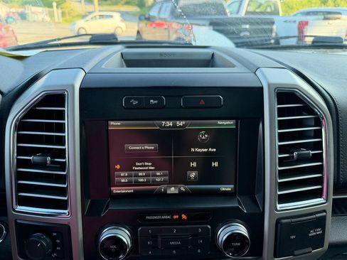 Used 2015 Ford F150 Lariat w/ Equipment Group 502A Luxury AWD/4WD image 14