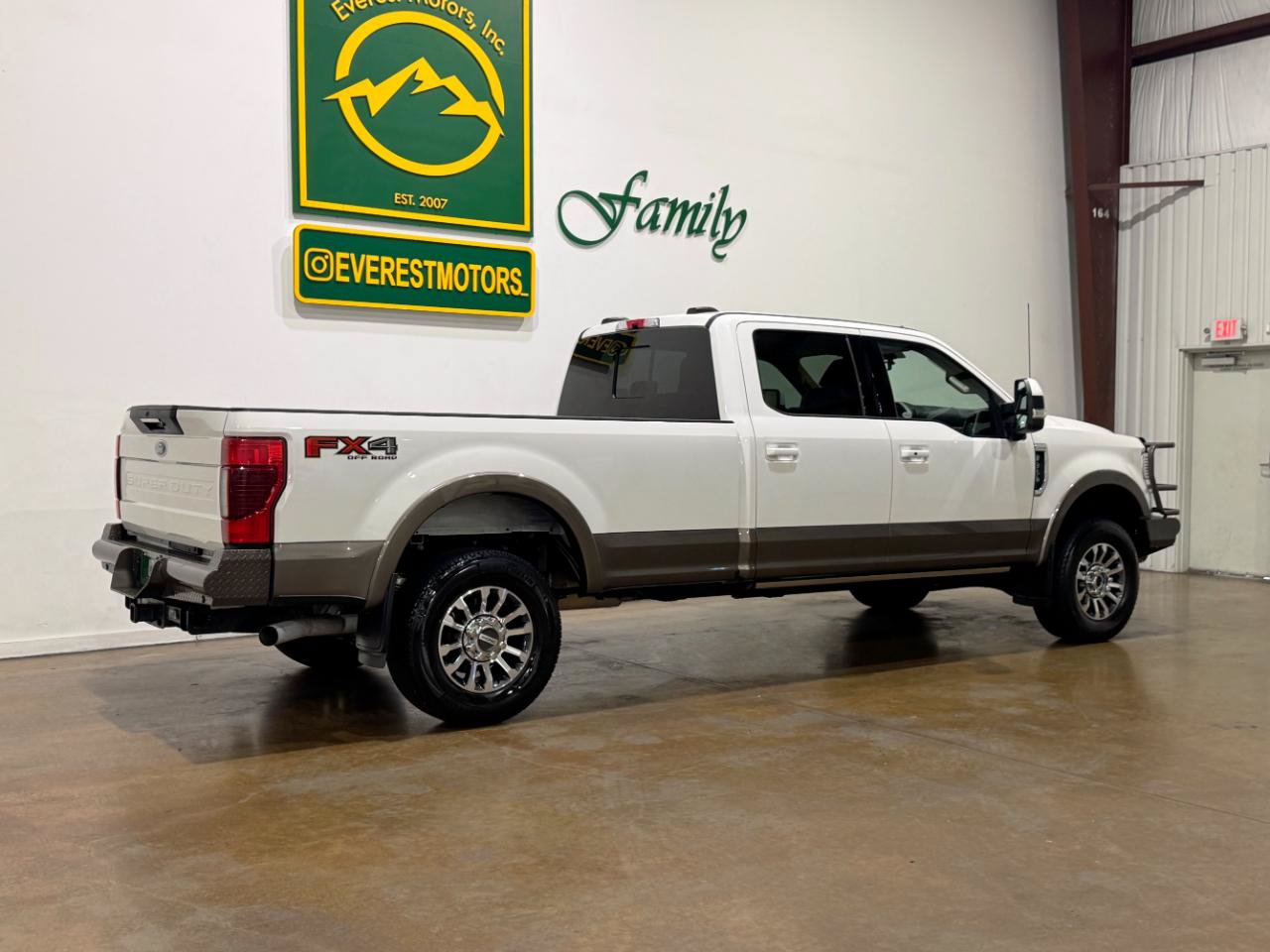 Used 2022 Ford F350 Lariat w/ Lariat Ultimate Package AWD/4WD image 8