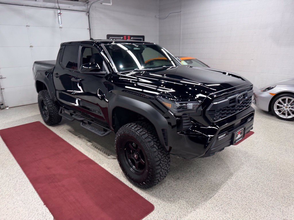 Used 2025 Toyota Tacoma TRD Off-Road AWD/4WD image 9