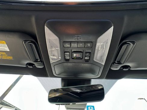 Used 2025 Toyota RAV4 XSE AWD/4WD image 32