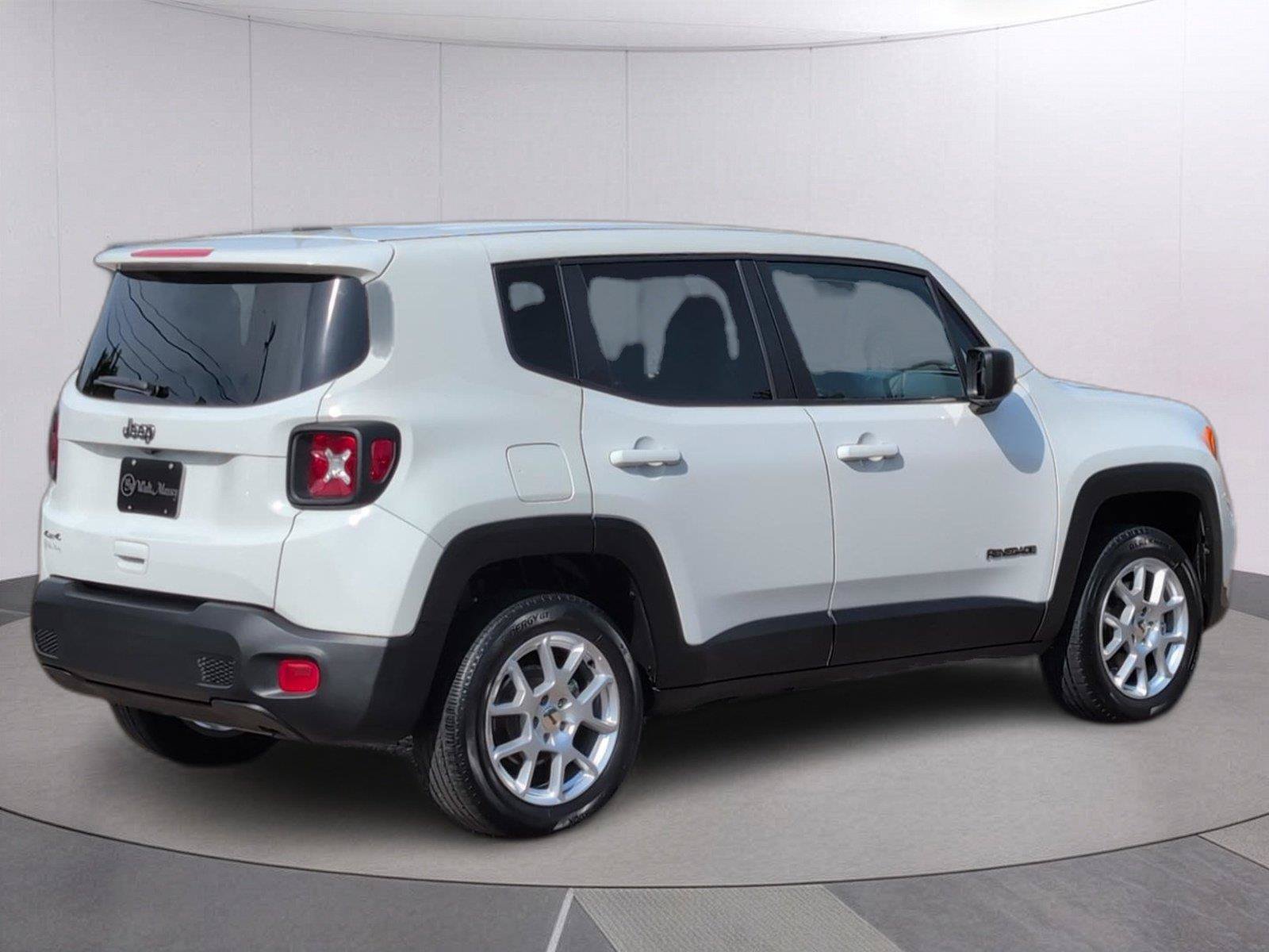 Used 2023 Jeep Renegade Latitude AWD/4WD image 6