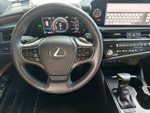 Used 2025 Lexus ES 300h w/ Premium Package image 18