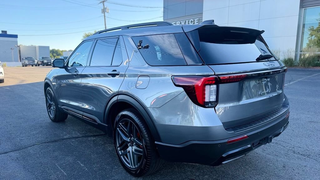 Used 2025 Ford Explorer ST-Line w/ ST-Line Street Pack AWD/4WD image 6