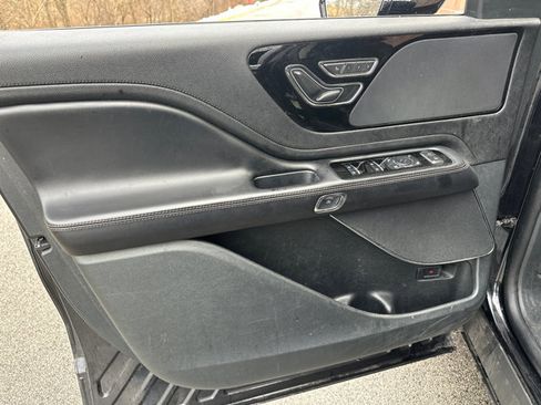 Used 2023 Lincoln Aviator AWD image 28