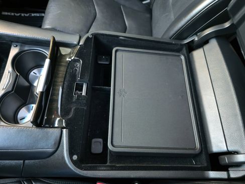 Used 2018 Cadillac Escalade ESV Platinum image 27