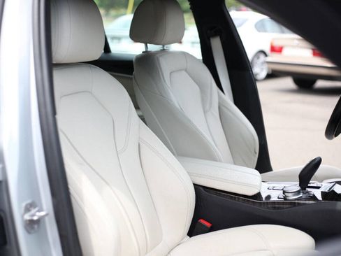 Used 2017 BMW 540i xDrive image 20