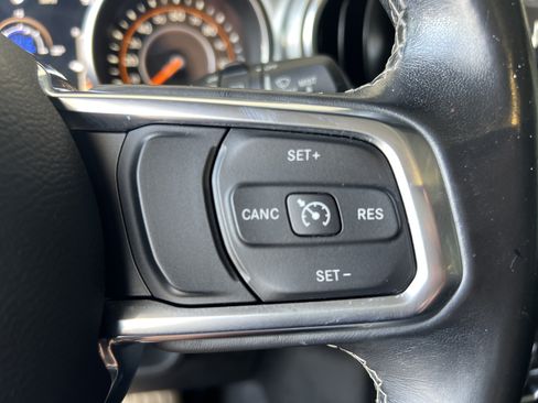 Used 2019 Jeep Wrangler Unlimited Sahara AWD/4WD image 21