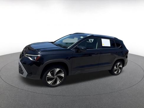 Used 2025 Volkswagen Taos SE AWD/4WD image 8