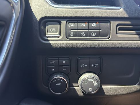 Used 2023 Chevrolet Suburban Z71 w/ Luxury Package image 16