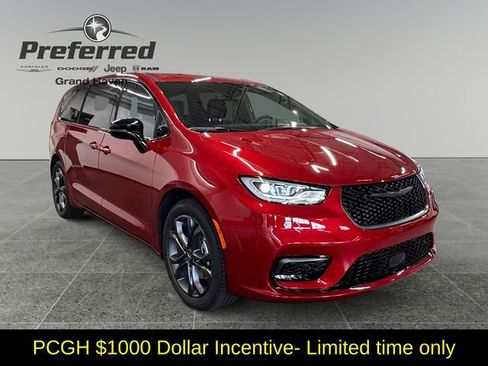 New 2026 Chrysler Pacifica Select image 1