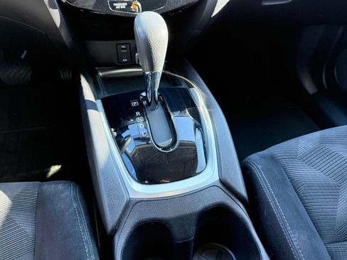 Used 2015 Nissan Rogue SV w/ SV Moonroof Package image 24