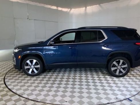 Used 2023 Chevrolet Traverse LT w/ LT Premium Package FWD image 8
