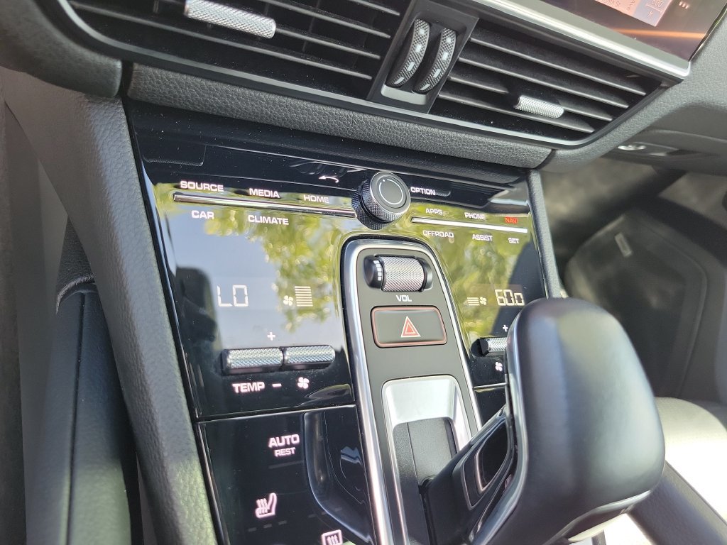 Used 2023 Porsche Cayenne Platinum Edition AWD/4WD image 39