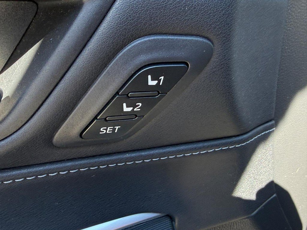 Used 2023 Toyota Venza XLE AWD/4WD image 15