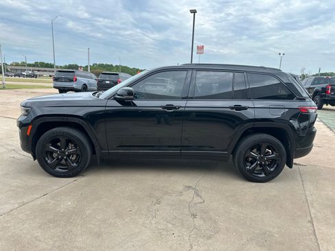 Used 2023 Jeep Grand Cherokee Altitude image 14