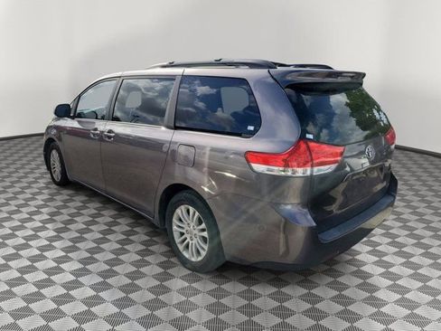 Used 2014 Toyota Sienna XLE FWD image 3
